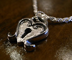 Mark Brotehrs@Open Heart Pendant@I[vn[gy_g